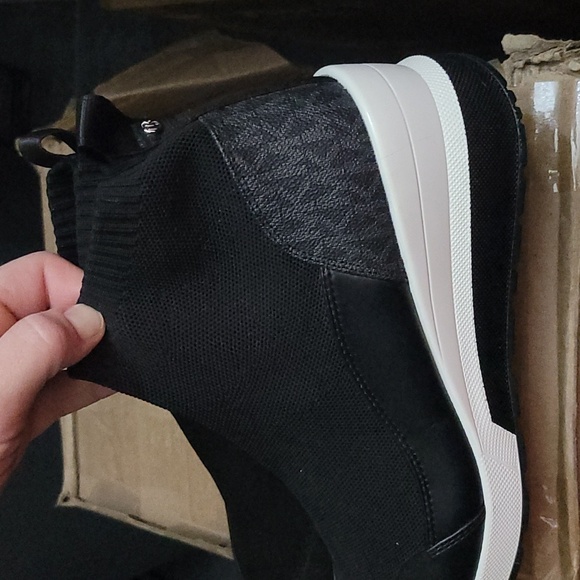 Michael Kors Stretch-Knit Sock Sneakers Size 9 Basically New - Picture 5 of 7